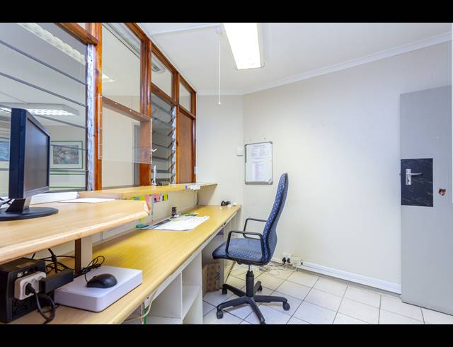 160M² OFFICE TO LET IN MOWBRAY